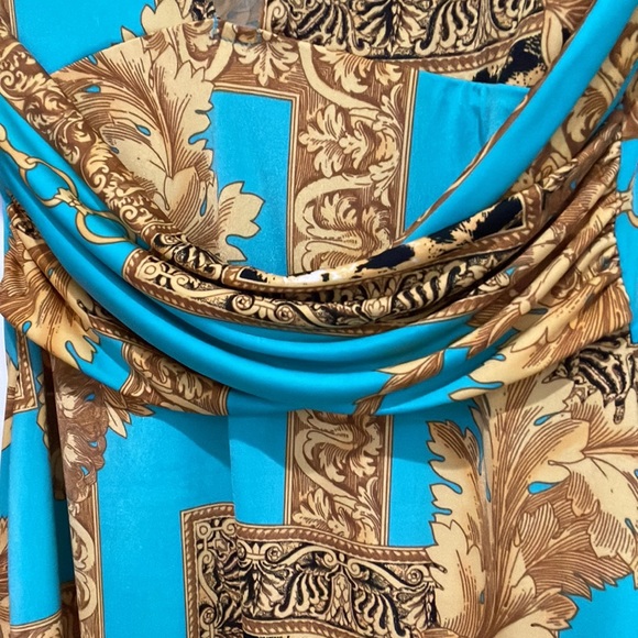 Stunning dress. Never worn - Picture 3 of 3